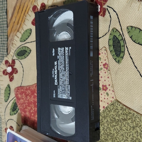 Vintage Walt Disney Pictures Presents Dinosaur VHS - Picture 8 of 9